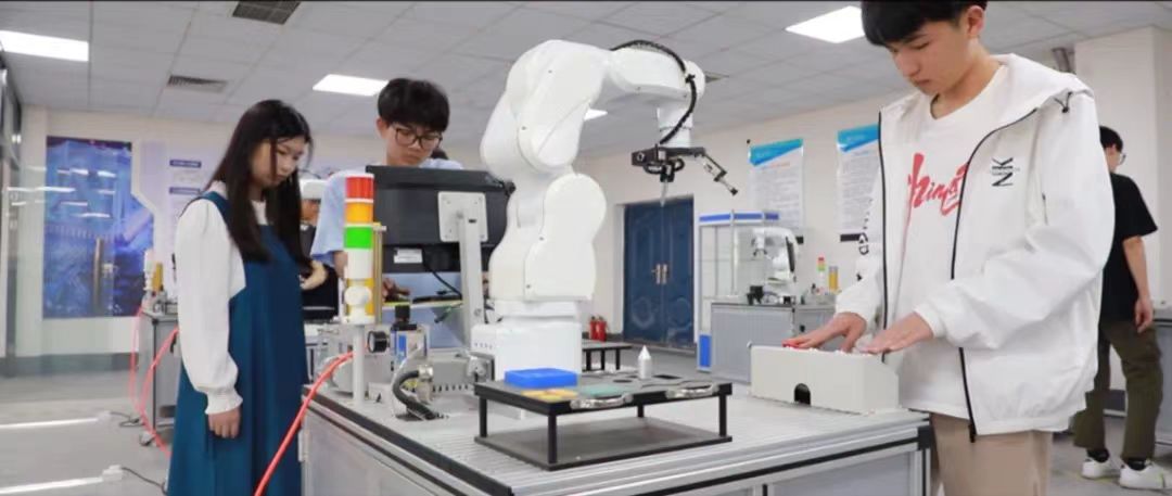 2023年保定學(xué)院人工智能專業(yè)介紹 聚焦人工智能應(yīng)用軟件
